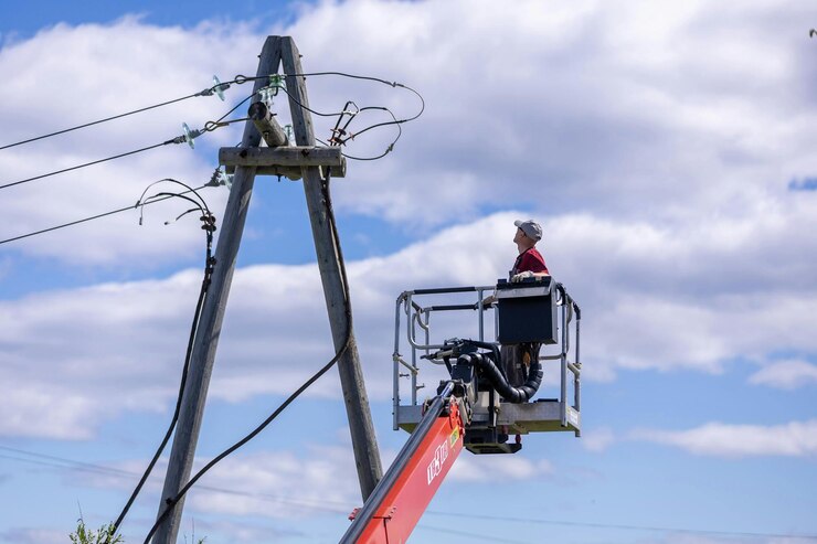 best practices for maintaining electrical transmission lines